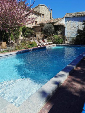 Vacances chez l'antiquaire 15 personnes 10 chambres